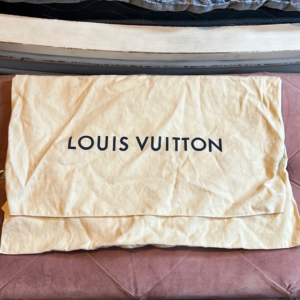 LARGE LOUIS VUITTON DUST BAG!!